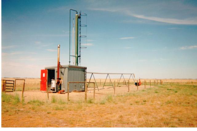 Oil_and_Gas_Dehy_and_well.jpg